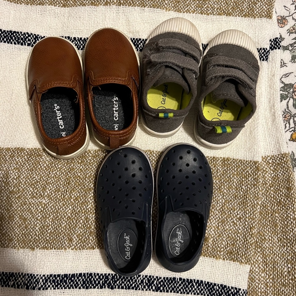 Lot of boys toddler shoes. Two cat and jacks and one carter brand.